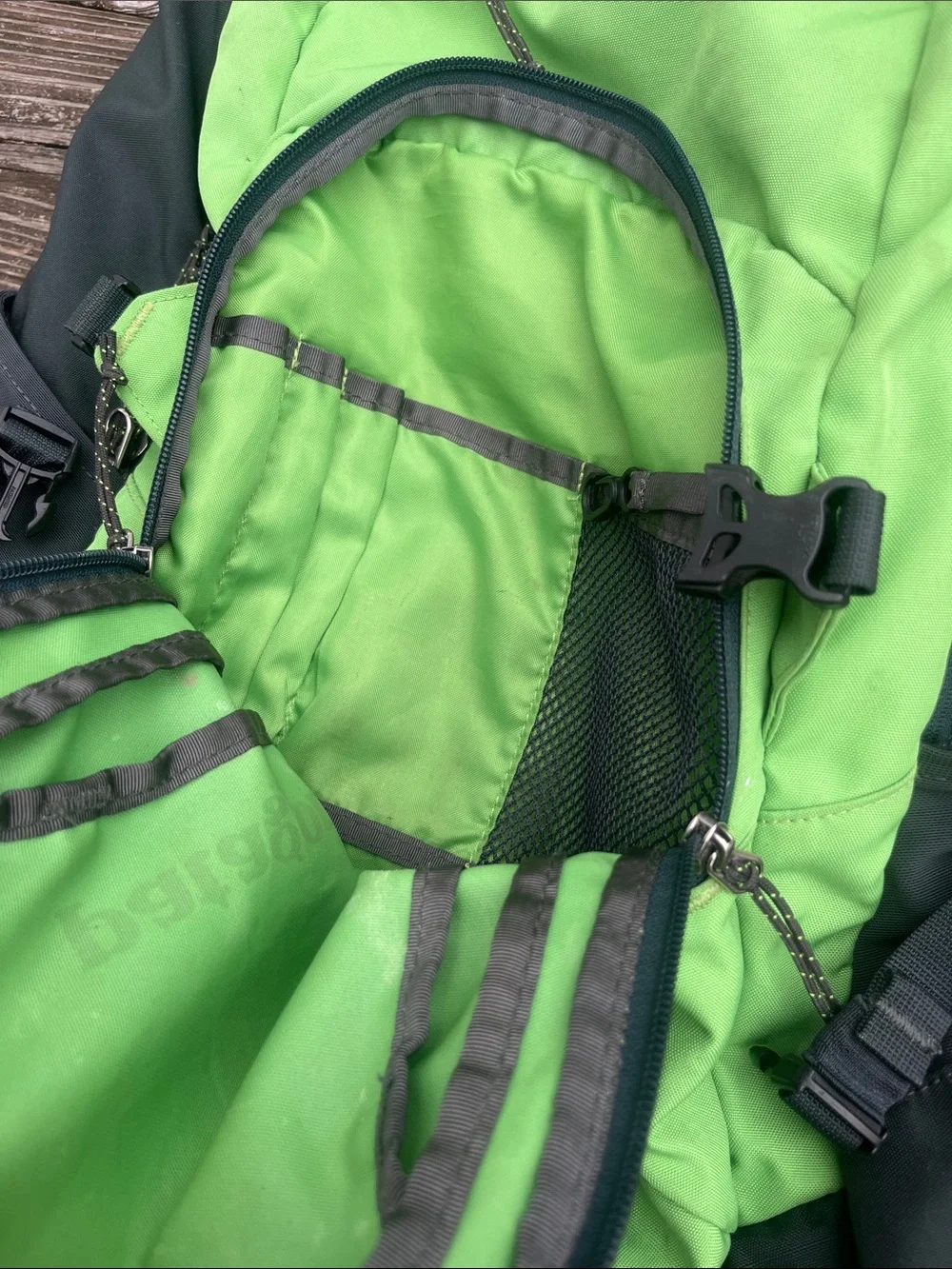 Patagonia Chacabuco 32L Bright Green & Dark Gray Backpack Daypack Travel Bag